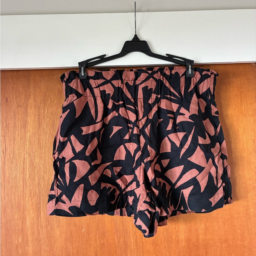 NWOT a new day Black and Brown Patterned High Waist Shorts